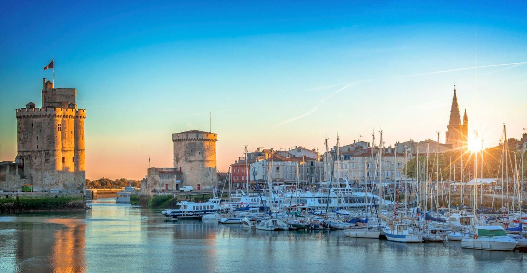Maison Centre Ville Avec Jardin , Terrasse, Et Garage Velos La Rochelle  Buitenkant foto