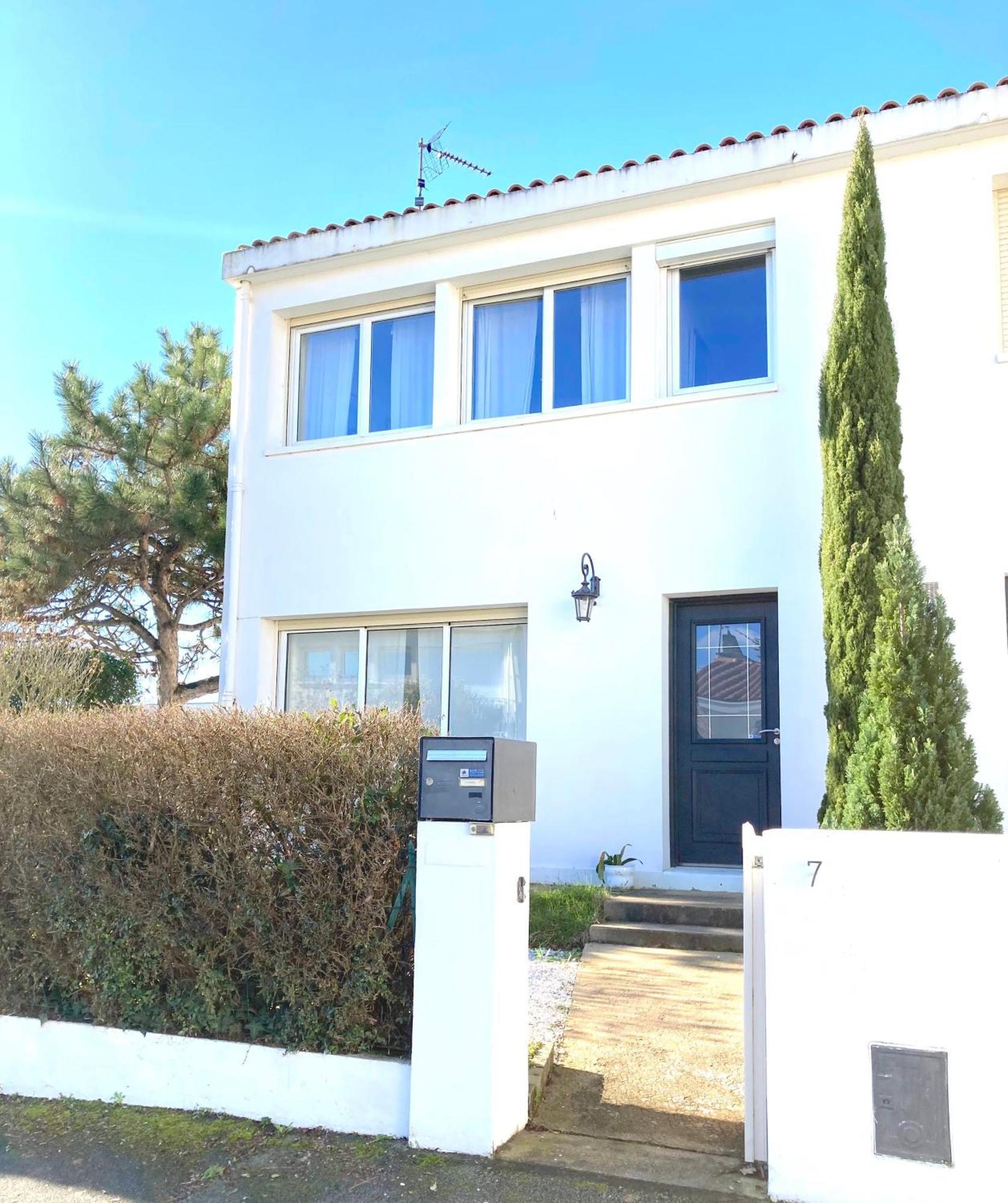 Maison Centre Ville Avec Jardin , Terrasse, Et Garage Velos La Rochelle  Buitenkant foto